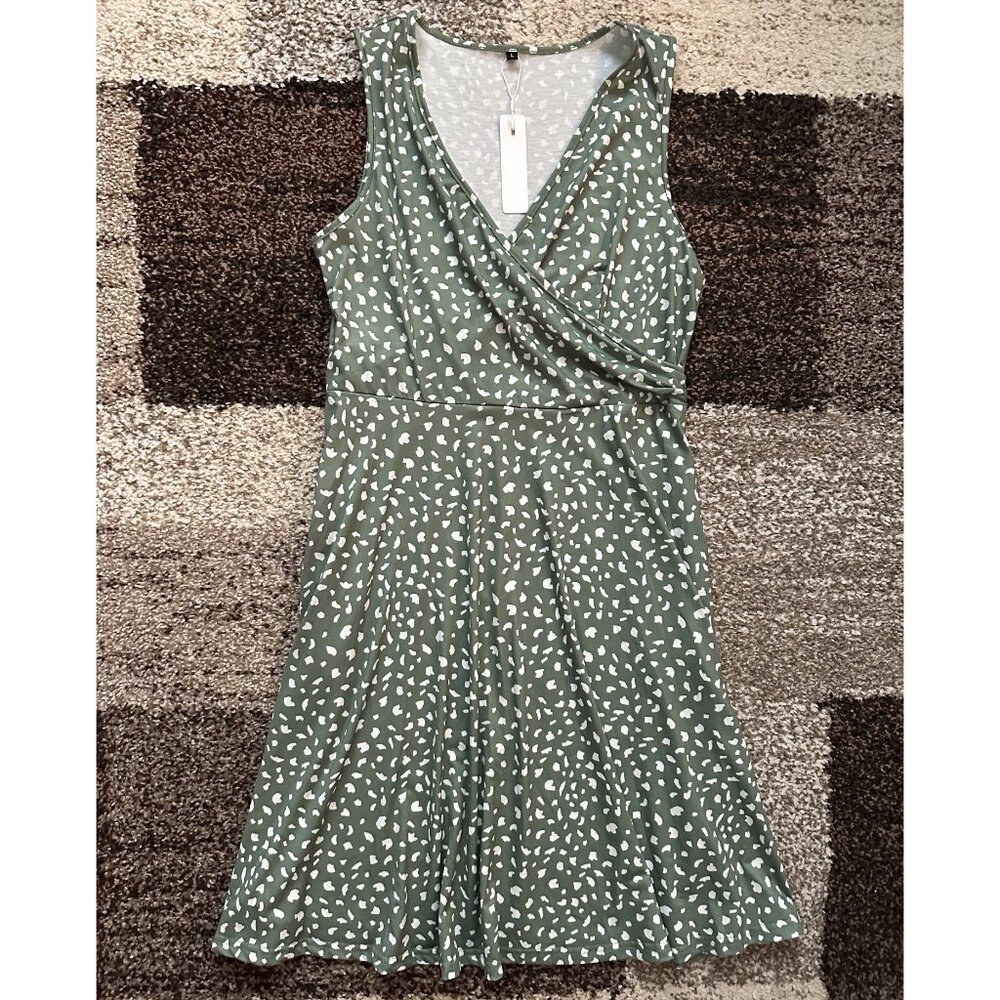 KILIG (L) Sage Green White Dot V-Neck Faux Wrap Dress Sleeveless Pockets A-Line